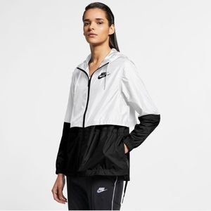 Nike Essential Woven Jacket